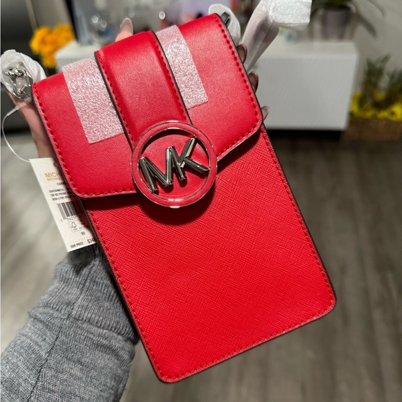 SOLD🤍MICHAEL KORS Carmen small phone holder crossbody bag ♥️ - Picture 10 of 12